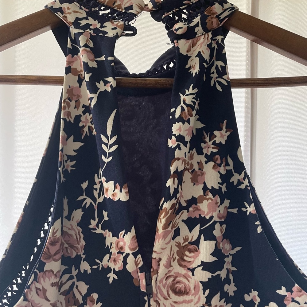 Dress - Picture 2 of 5